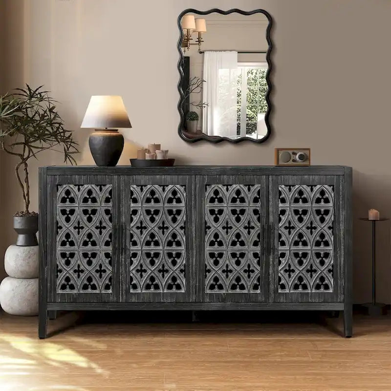 Buffet ancien à quatre portes creuses – Bahut vintage en bois avec portes sculptées de motifs floraux et étagères réglables